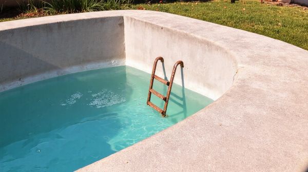 Budget piscine coque : ce que vous devez savoir avant de commencer